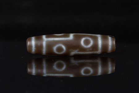 Arte Himalayana Dzi con sei occhi. -. Cm 5,00. Arte Himalayana A six eyed dzi...