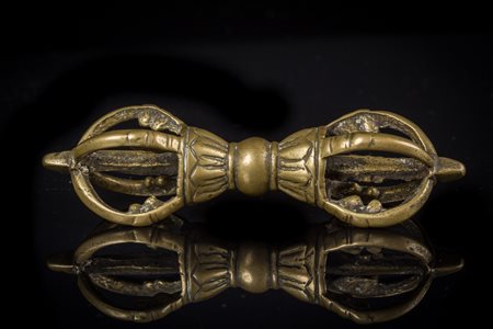 Arte Himalayana Vajra in ottone Tibet, XIX secolo . -. Cm 11,50. Strumento...