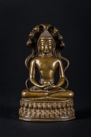 Arte Himalayana Scultura in bronzo raffigurante Buddha con naga Nepal, XIX...