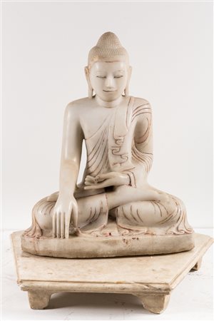 Arte Sud-Est Asiatico Buddha in marmo su base pentagonale Birmania, XIX...