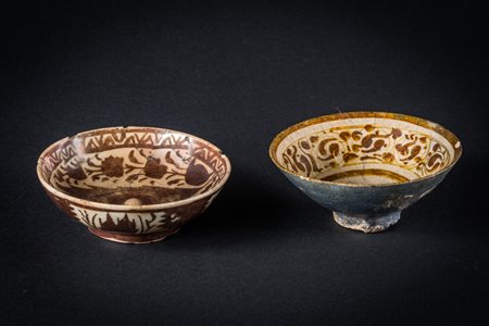 Arte Islamica Due piccole ciotole persiane dipinte a lustro Iran, XII e XVII...