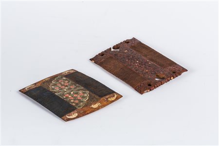 Arte Islamica Due pettini Qajar Persia, XIX secolo . -. Cm 11,50 x 13,50....