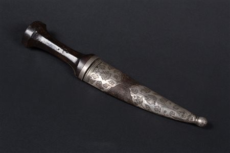 Arte Islamica Importante pugnale con smeraldo incastonato sul manico Turchia...