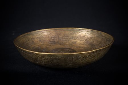 Arte Islamica Ciotola magica in ottone Probabilmente Egitto, tardo XVIII...
