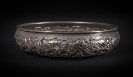 Arte Islamica Ciotola ottomana in argento repoussé Impero Ottomano, XVIII...