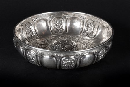 Arte Islamica Ciotola hammam in argento sbalzato Impero Ottomano, XIX -...