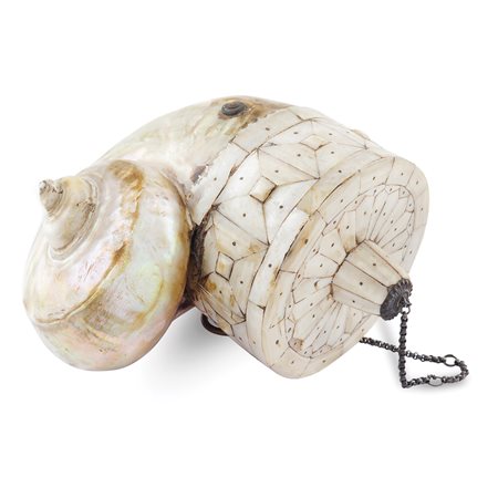 Grande conchiglia in madreperla XX Sec. 10x15x13 cm.