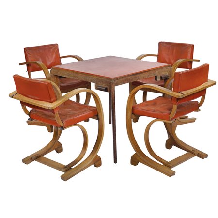 Tavolo da gioco e quattro sedie in rovere Francia, XX Sec. piano quadrato...