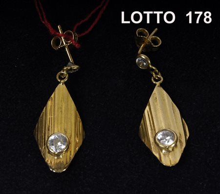 COPPIA DI ORECCHINI GRAMMI 2,65 RAFF. LASTRA RIGATA CON ZIRCONI