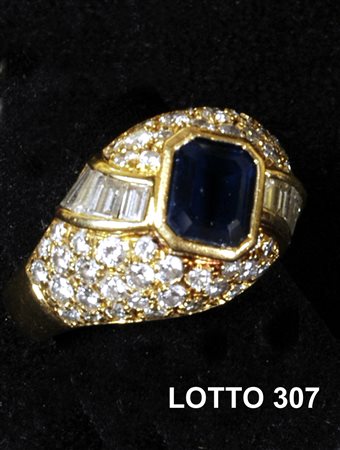 ANELLO IN ORO GIALLO CON ZAFFIRO RETTANGOLARE E BRILLANTI GRAMMI TOT. 6,70...