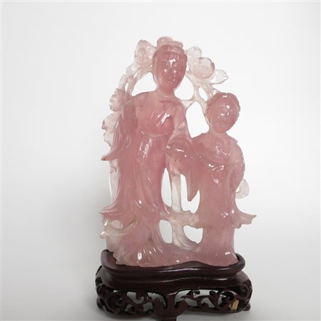 GRUPPO QUARZO ROSA, Gruppo di figure in quarzo rosa Cina XX sec. h. cm 16,5