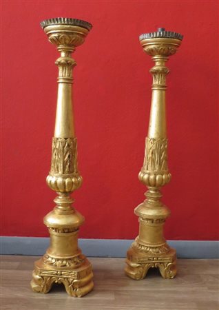 COPPIA CANDELIERI, Coppia di candelieri in legno scolpito e dorato