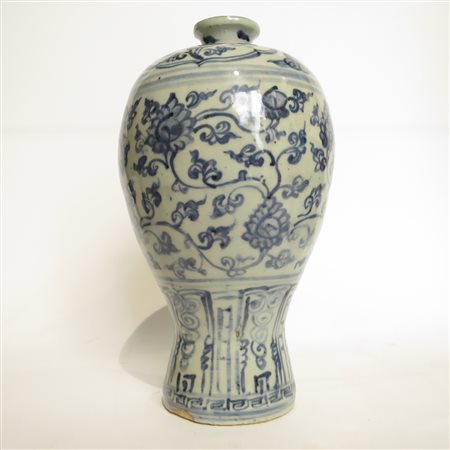 VASO, Vaso in porcellana bianco e blu Cina XVIII sec. h cm.22