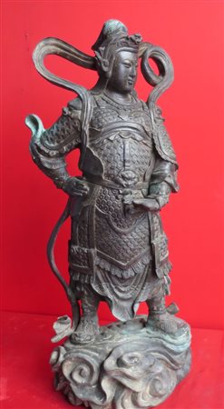 SCULTURA IN BRONZO, Scultura in bronzo raffigurante guerriero, Cina, XX sec....
