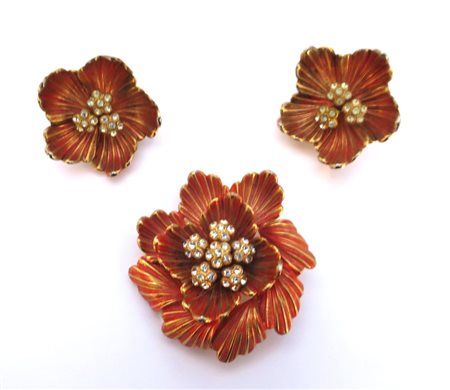 CHRISTIAN DIOR, Parure orecchini e spilla in smalto, C. Dior anni '50.