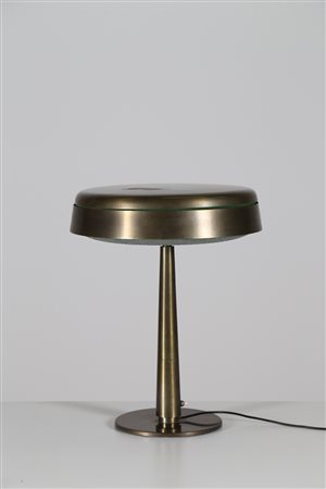 CHIESA PIETRO (1892 - 1948) Lampada da tavolo in ottone ossidatoe vetro...