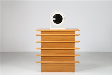 SOTTSASS ETTORE (1917 - 2007) Mobile cassettiera in rovere, mod. Bastonio,...