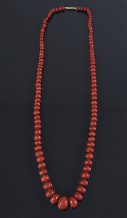 [Nessun Autore] Collana in corallo sfaccettato gr. 75.43. -. .
