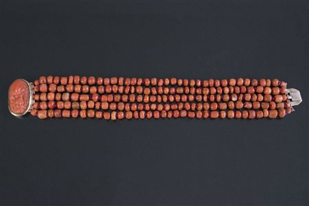 [Nessun Autore] Bracciale corallo e oro. . -. .