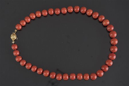 [Nessun Autore] Collana in corallo a sfere tonde. -. .