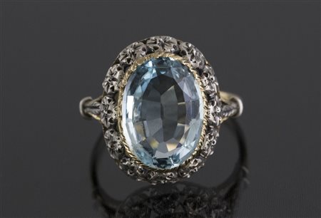 [Nessun Autore] Anello cesellato con acquamarina gr 3.10. -. .