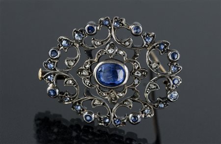 [Nessun Autore] Spilla in oro e argento con zaffiri gr 7.68. -. .