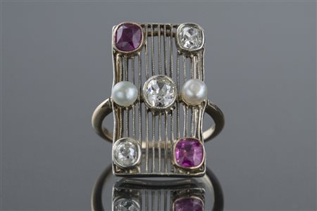 [Nessun Autore] Anello in oro giallo gr 5 diamanti 0.55 cts. -. .