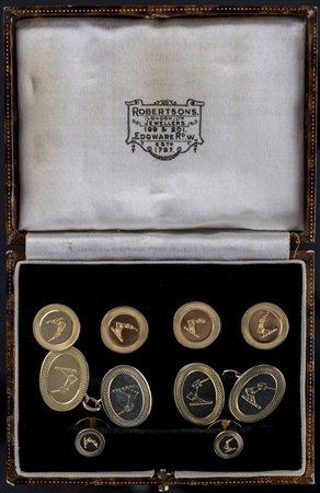 [Nessun Autore] Set completo da camicia in oro 18 kt gr 43.60. -. .