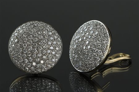 [Nessun Autore] Un paio di orecchini in oro giallo e bianco gr 24.30 e...