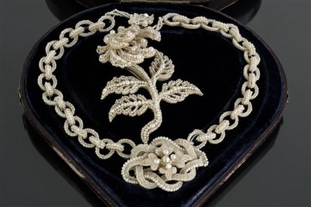 [Nessun Autore] Set antico di collana e spilla con perline. -. .