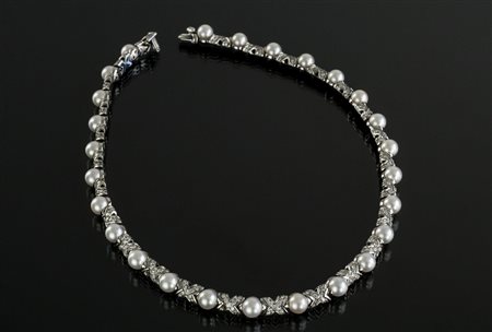 BULGARI Collana in oro bianco gr 66 e diamanti cts 4.20 e perle coltivate da...