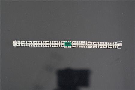 [Nessun Autore] Bracciale in oro bianco gr 45.90 con smeraldo centrale di 3...