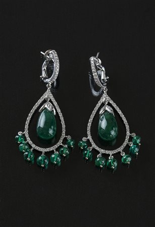 [Nessun Autore] Un paio di orecchini in oro bianco gr 10.60 e diamanti per 2...