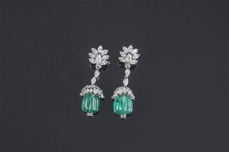 [Nessun Autore] Un paio di orecchini in oro bianco con 3 carati circa tra...