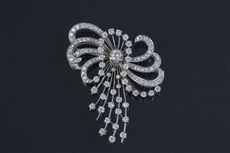 [Nessun Autore] Spilla in oro bianco gr 35.10 con diamanti cts 4.20 circa. ....