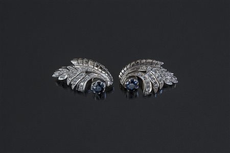 [Nessun Autore] Orecchini oro bianco a foglia brillantini zaffiri. -. .