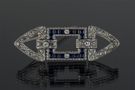 [Nessun Autore] Spilla in platino con diamante cts 0.25 circa e zaffiri 1 cts...