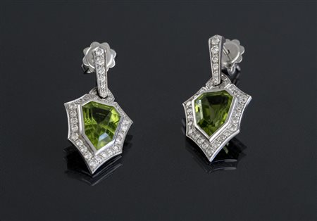 [Nessun Autore] Un paio di orecchini in oro bianco gr 6 diamanti cts 0.80 e...