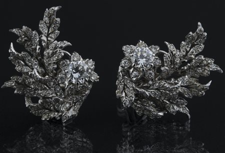 TAGLIABUE Paio di orecchini in oro bianco con diamanti 8x8 per cts 1.60/1.70...