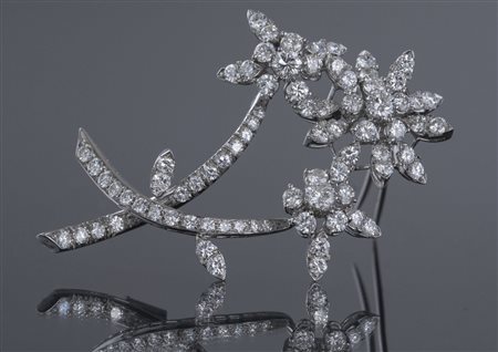[Nessun Autore] Spilla in oro bianco gr 15.20 e diamanti per cts 3.75 cm 6x4....