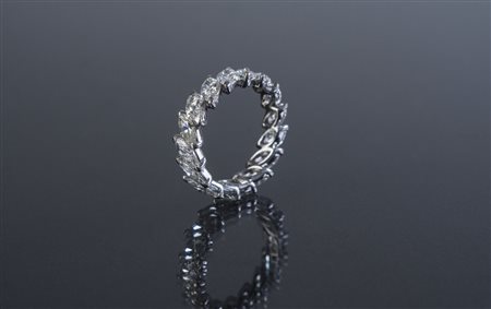 [Nessun Autore] Fede in oro bianco gr 5.40 diamanti navette cts 4.00. -. .