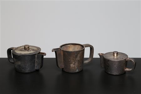 PONTI GIO' (1891 - 1979) Set da tè e caffè in metallo argentato, prodotto da...