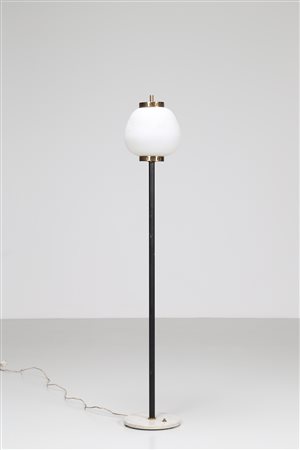 STILNOVO Lampada da terra in metallo laccato, ottone, vetro opalino e base in...