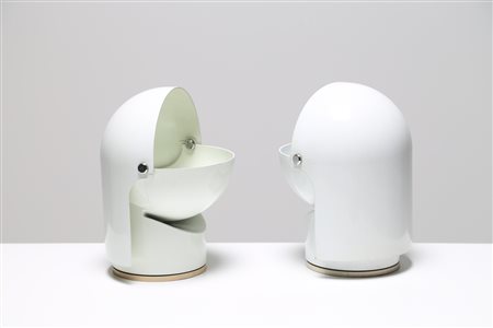 AULENTI GAE (1927 - 2012) Coppia di lampade da tavolo in metallo e plastica,...