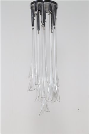 VENINI Lampadario in metallo cromato e calle in vetro lattimo, anni 60. -. Cm...