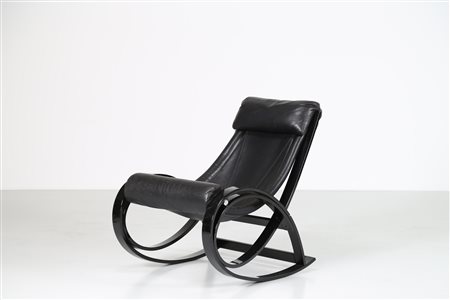 AULENTI GAE (1927 - 2012) Dondolo in legno laccato e pelle, mod. Sgarsul, per...