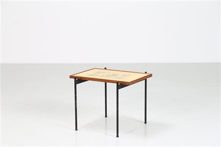 MANIFATTURA ITALIANA Tavolino in legno e metallo con piano in vetro e...