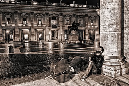 EMANUELE VERGARI A Double Bass in Rome foto digitale cm. 80x120,...