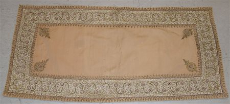 Tessuto ottomano della II metà del XIX secolo. cm. 50x105.