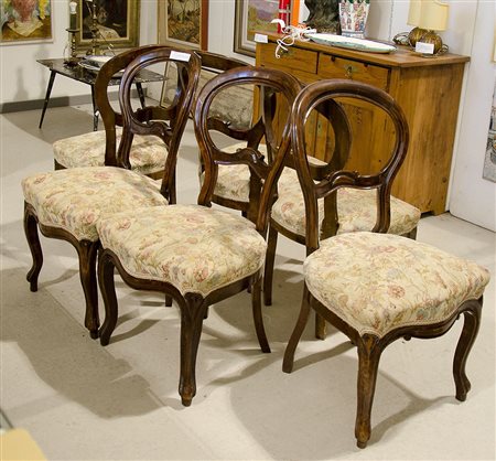 Lotto di 6 sedie in legno. XIX secolo.